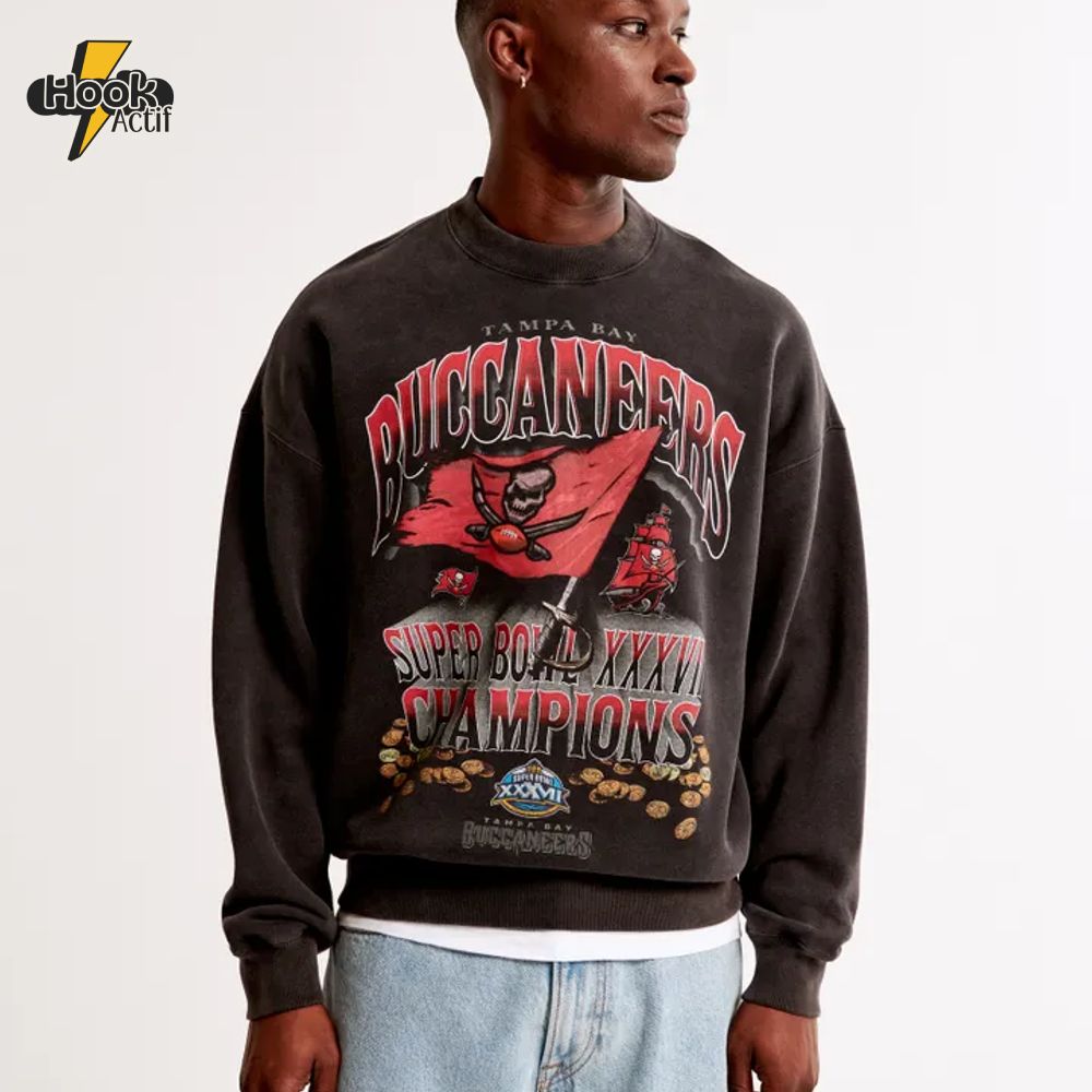 Tampa Bay Buccaneers Graphic Crew Sweatshirt Tampa Bay Buccaneers Graphic Crew Sweatshirt